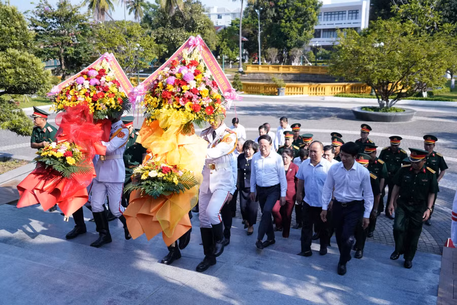 doan-dai-bieu-ban-thuong-vu-tinh-uy-gia-lai.jpg