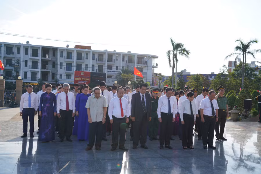 cac-dai-bieu-vieng-nghia-trang-liet-si-quy-nhon.jpg