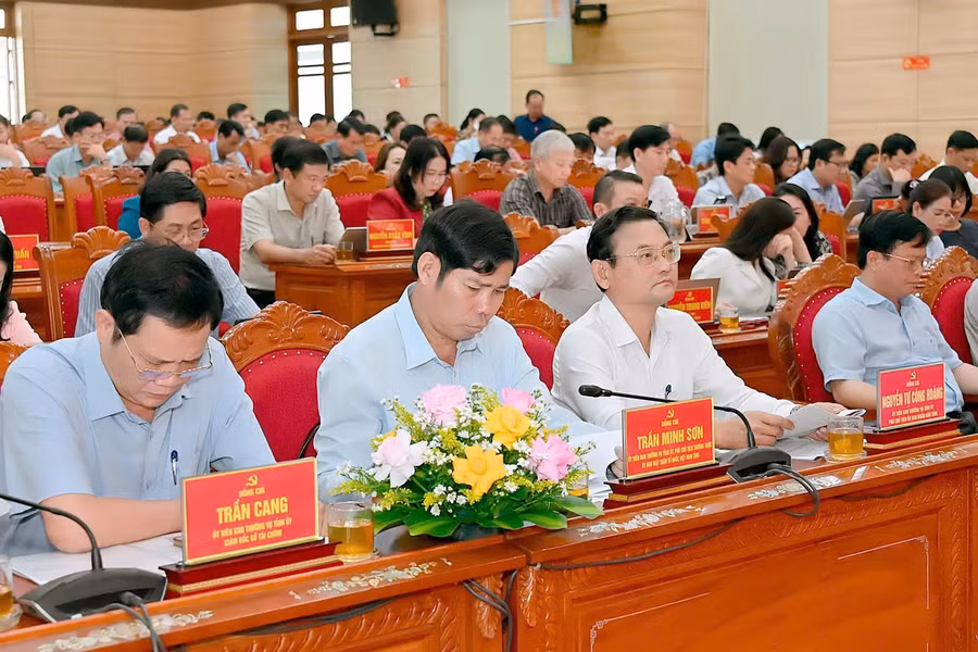 Các đại biểu lãnh đạo tỉnh và các sở, ngành dự hội nghị. Ảnh: Đức Thụy