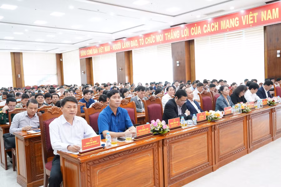 a4-cac-dai-bieu-du-hoi-nghi.jpg