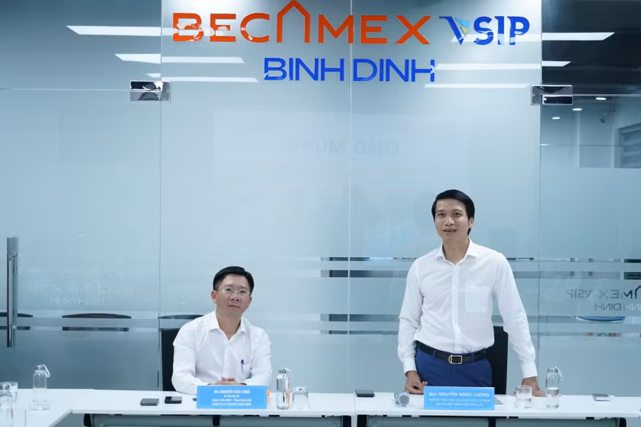 pho-bi-thu-tinh-uy-nguyen-ngoc-luong-lam-viec-voi-chi-uy-lanh-dao-cong-ty-co-phan-becamex-binh-dinh.jpg