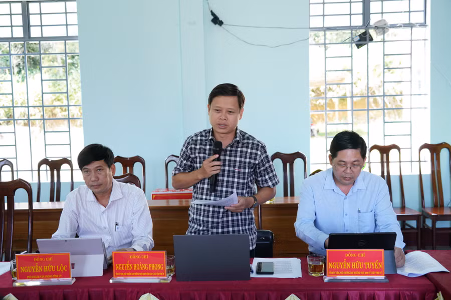 pho-truong-ban-thuong-truc-ban-tuyen-giao-va-dan-van-tinh-uy-nguyen-hoang-phong-phat-bieu.jpg