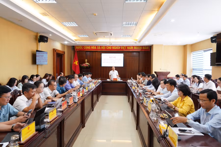 quang-canh-phien-hop.jpg