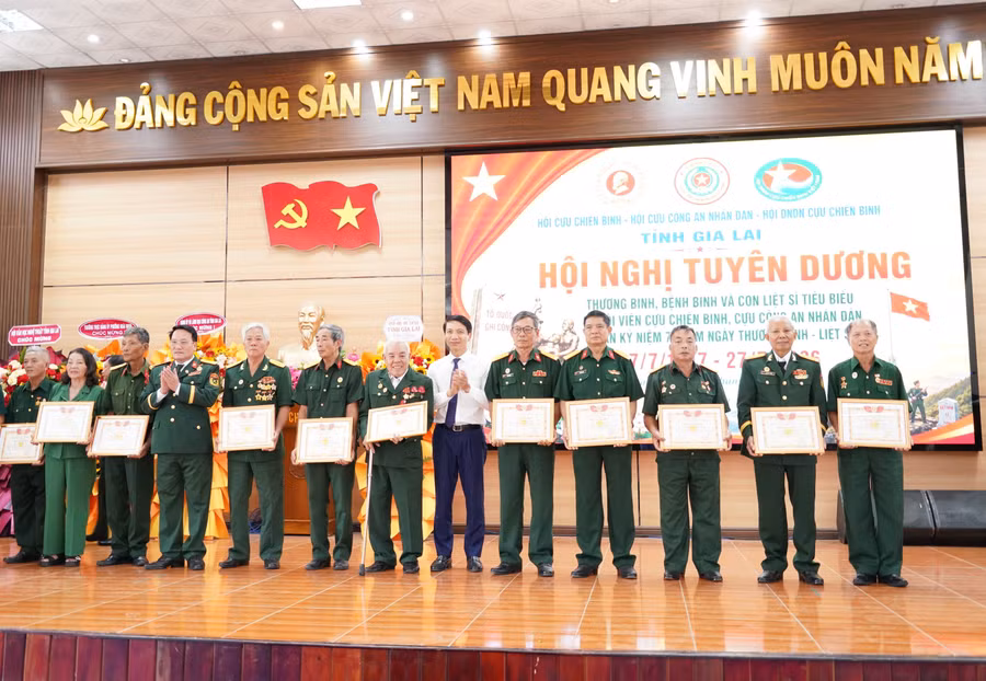 tuyen-duong-126-thuong-binh-benh-binh-va-con-liet-si-tieu-bieu.jpg