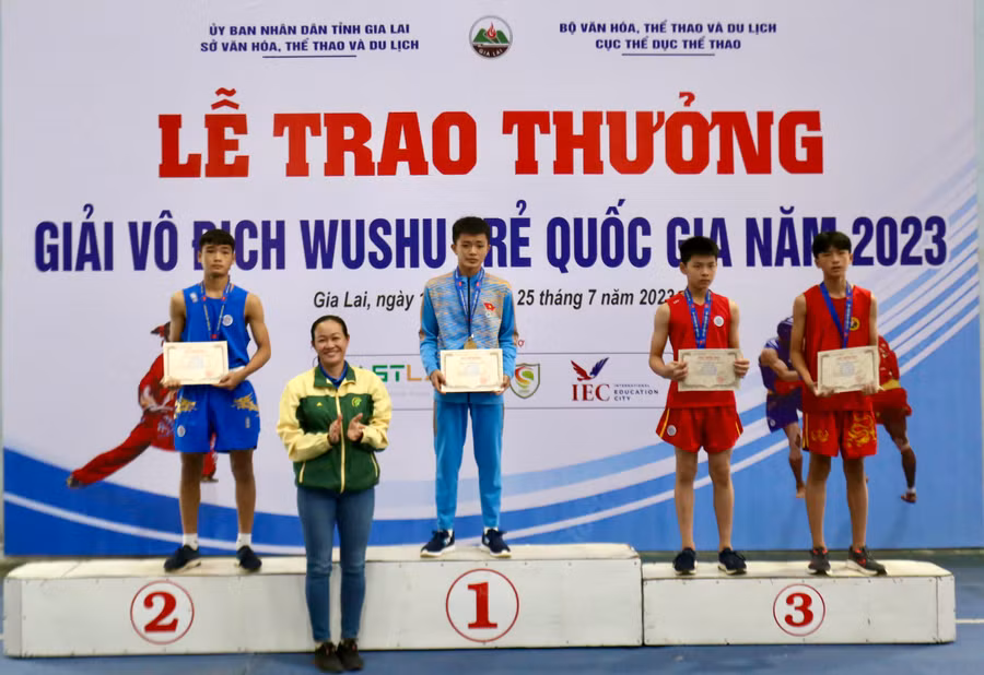 Võ sĩ Đặng Bảo Nam của Gia Lai đã vô địch hạng cân 48 kg nhóm C. Ảnh: Văn Ngọc