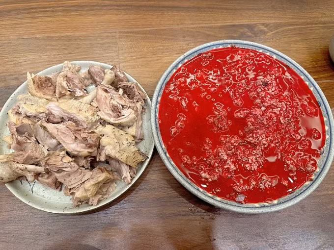 Món tiết canh tiềm ẩn nhiều nguy cơ gây bệnh. Ảnh minh họa