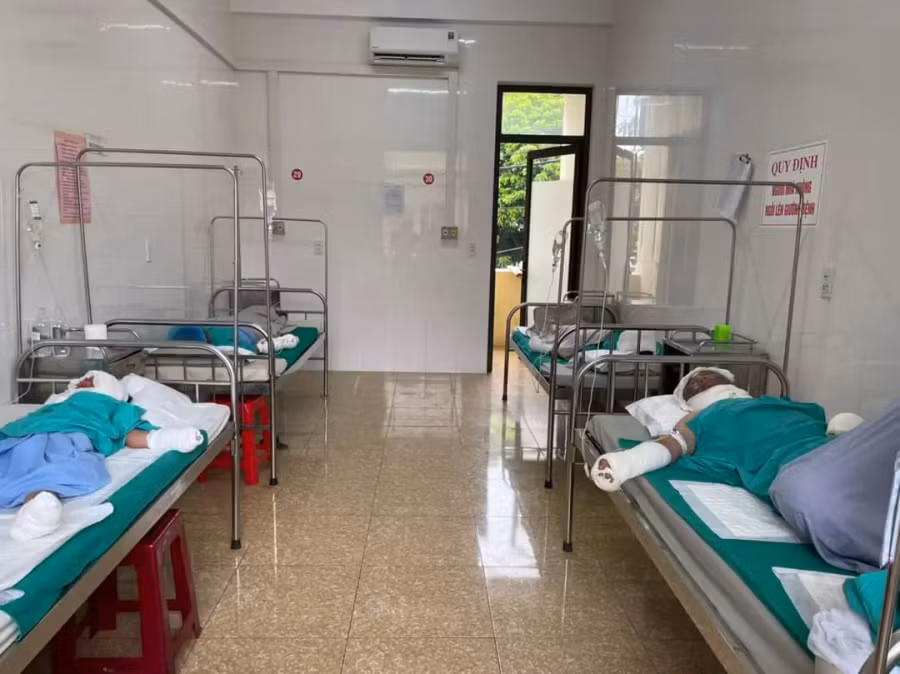 4 nạn nhân trong vụ nổ bình ga ở huyện Mù Cang Chải, Yên Bái đang được cấp cứu ban đầu tại Bệnh viện Đa khoa khu vực Nghĩa Lộ