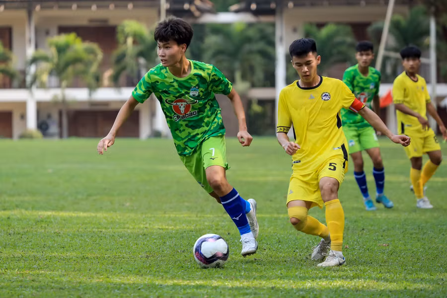 U19 HAGL (trái) đã bất ngờ bị U19 Phú Yên cầm chân. Ảnh: Quốc Việt
