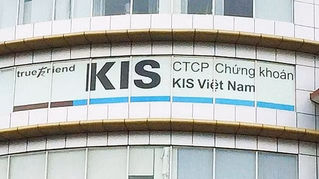 Công ty bị phạt 137,5 triệu đồng do vi phạm quy định về nhận lệnh và thực hiện lệnh giao dịch của khách hàng Công ty bị phạt 137,5 triệu đồng do vi phạm quy định về nhận lệnh và thực hiện lệnh giao dịch của khách hàng