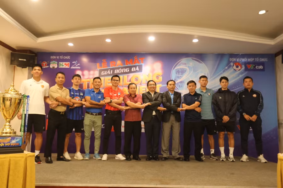 Giải quy tụ 4 đội bóng đá vòng tròn 1 lượt tính điểm để xếp hạng. Ảnh: Văn Ngọc