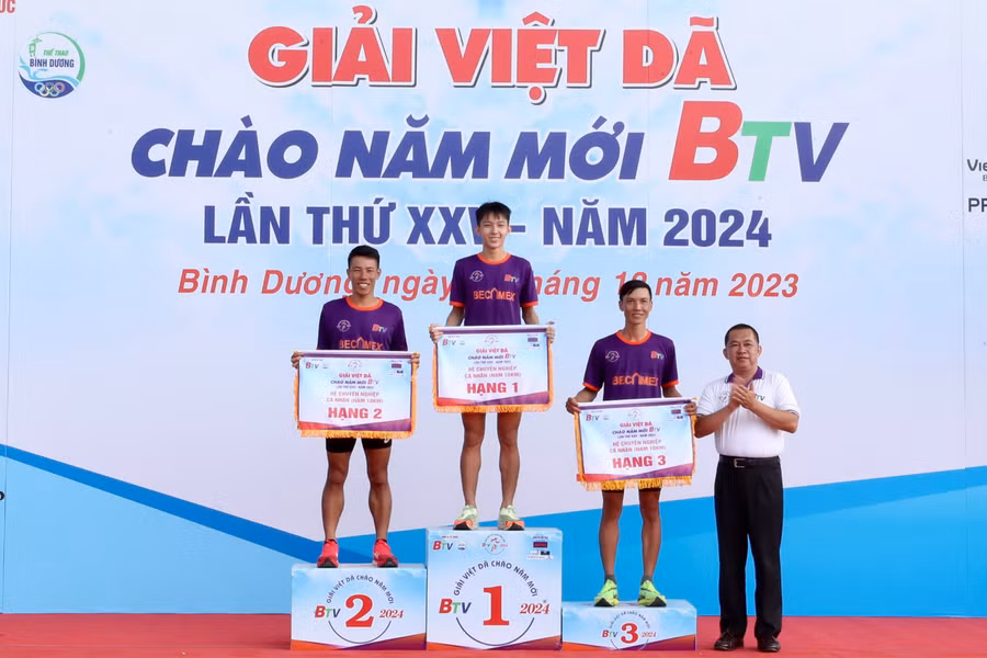 Chân chạy Nguyễn Thành Đạt đã giành huy chương vàng cá nhân cự ly 10 km hệ nam tuyển. Ảnh: Thái Hải