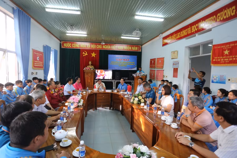 Lễ tuyên dương, khen thưởng VĐV Lê Thị Nhi được tổ chức trang trọng. Ảnh: Văn Ngọc Lễ tuyên dương, khen thưởng VĐV Lê Thị Nhi được tổ chức trang trọng. Ảnh: Văn Ngọc