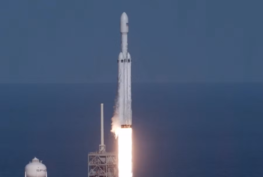 Tên lửa Falcon 9 của SpaceX, phương tiện đã đưa vệ tinh của Indonesia lên quỹ đạo. Ảnh: SpaceX Tên lửa Falcon 9 của SpaceX, phương tiện đã đưa vệ tinh của Indonesia lên quỹ đạo. Ảnh: SpaceX