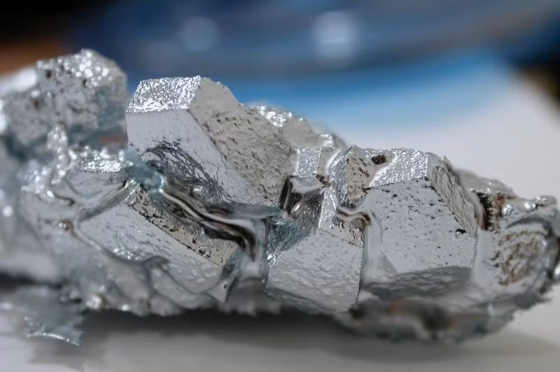 Germanium là một kim loại hiếm được sử dụng để chế tạo vật liệu bán dẫn. Ảnh: UPI