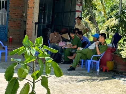 Công an khám nghiệm hiện trường, lấy lời khai các nhân chứng