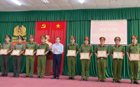 Khen thưởng các lực lượng khám phá vụ án