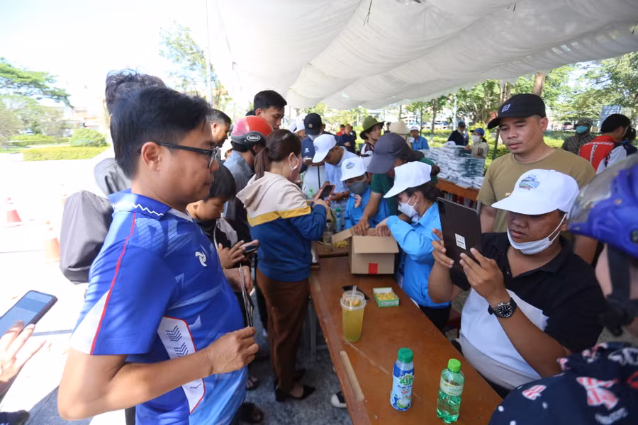Khu vực phát racekit được bố trí khoa học tạo thuận lợi cho các VĐV. Ảnh: Văn Ngọc Khu vực phát racekit được bố trí khoa học tạo thuận lợi cho các VĐV. Ảnh: Văn Ngọc