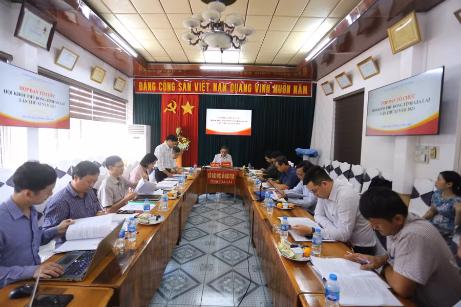 Các thành viên của Ban tổ chức đã tập trung tham gia thảo luận về điều lệ của Hội khỏe Phù Đổng tỉnh. Ảnh: Văn Ngọc