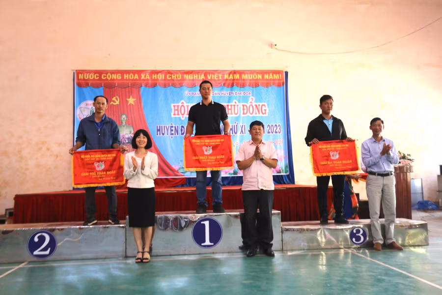 Các trường Tiểu học đã giành giải toàn đoàn ở HKPĐ huyện Đak Đoa. Ảnh: Văn Ngọc Các trường Tiểu học đã giành giải toàn đoàn ở HKPĐ huyện Đak Đoa. Ảnh: Văn Ngọc