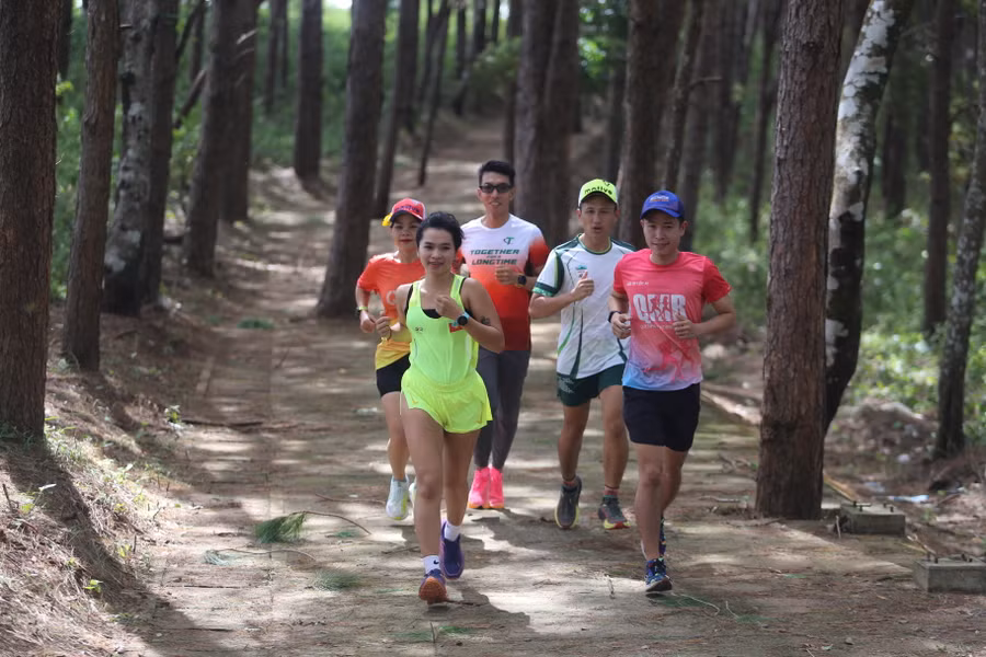 Đường vành đai của Biển Hồ sẽ là cung đường mang đến cảm giác thích thú cho các runner. Ảnh: Văn Ngọc