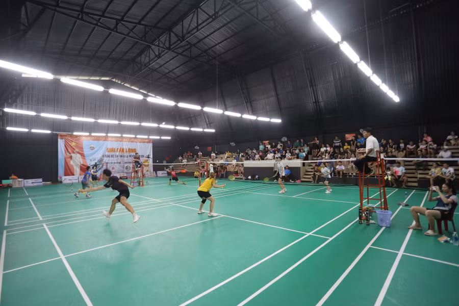 Các trận đấu của giải đã diễn ra với sự giằng co trong từng điểm số. Ảnh: Văn Ngọc Các trận đấu của giải đã diễn ra với sự giằng co trong từng điểm số. Ảnh: Văn Ngọc