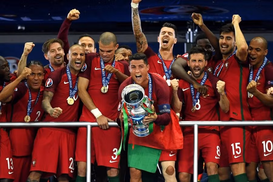 Bồ Đào Nha đăng quang ở Euro 2016 một cách thần kỳ. Ảnh: UEFA