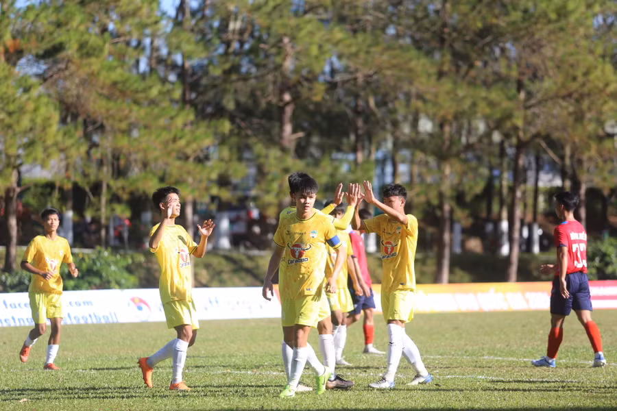 U19 LPBank HAGL đã có chiến thắng dễ dàng. Ảnh: Văn Ngọc