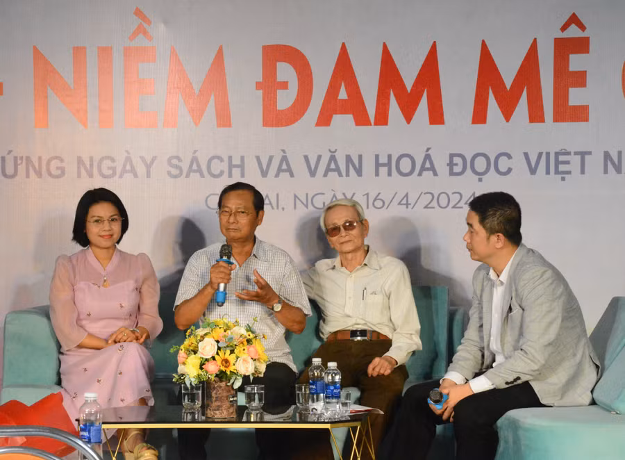 Nhà báo Đoàn Minh Phụng-nguyên Tổng Biên tập Báo Gia Lai-chia sẻ về giá trị của sách. Ảnh: Lam Nguyên Nhà báo Đoàn Minh Phụng-nguyên Tổng Biên tập Báo Gia Lai-chia sẻ về giá trị của sách. Ảnh: Lam Nguyên