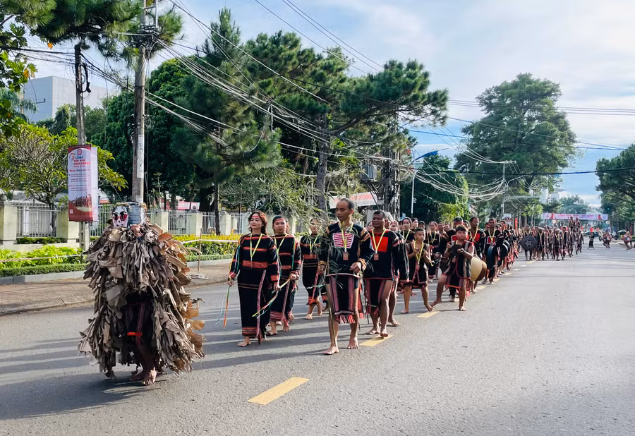 Pram xuống phố. Ảnh: Phương Duyên