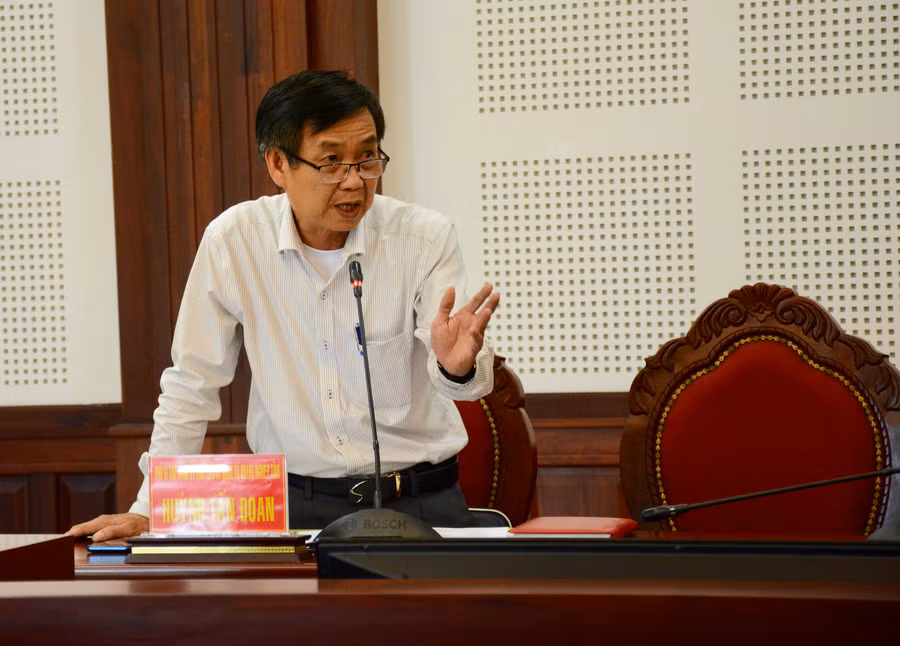 Đồng chí Huỳnh Tấn Đoan-Phó Bí thư Đảng ủy Khối Các cơ quan và Doanh nghiệp tỉnh phát biểu tại hội nghị. Ảnh: Lam Nguyên