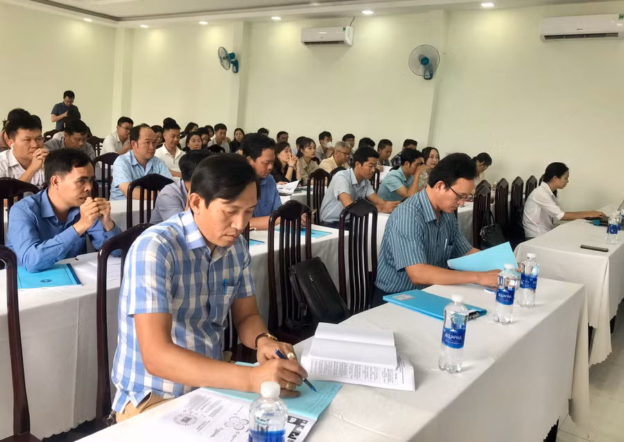 Các học viên tham gia lớp tập huấn “Phổ biến các quy định kiểm dịch thực vật đối với nông sản xuất khẩu sang thị trường Trung Quốc, EU và thị trường khác”. Ảnh: Lê Nam