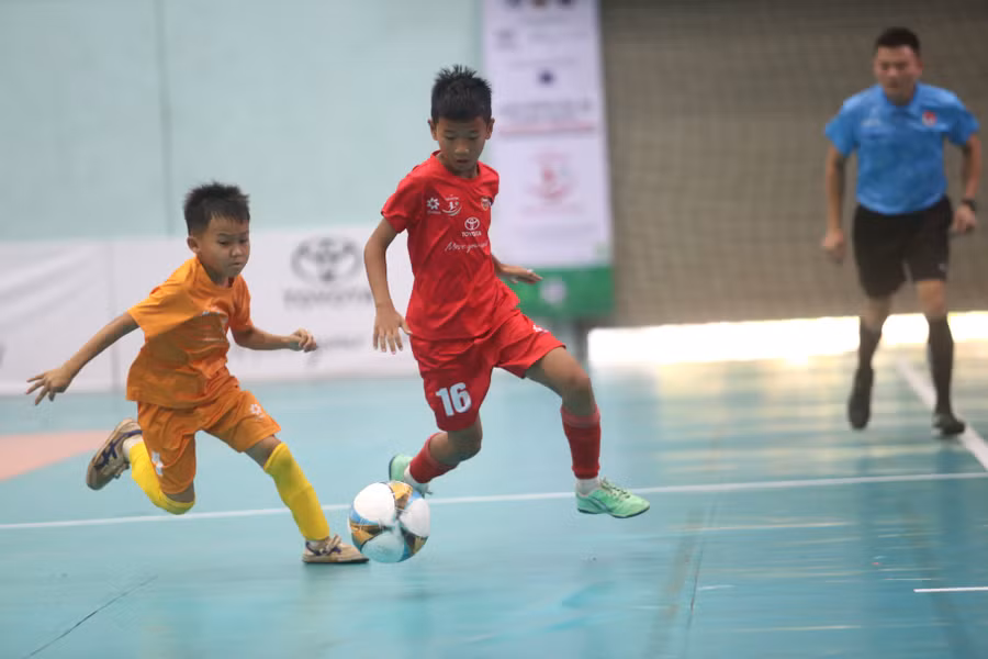 Các trận đấu đã diễn ra hấp dẫn với nhiều bàn thắng được ghi. Ảnh: Văn Ngọc Các trận đấu đã diễn ra hấp dẫn với nhiều bàn thắng được ghi. Ảnh: Văn Ngọc