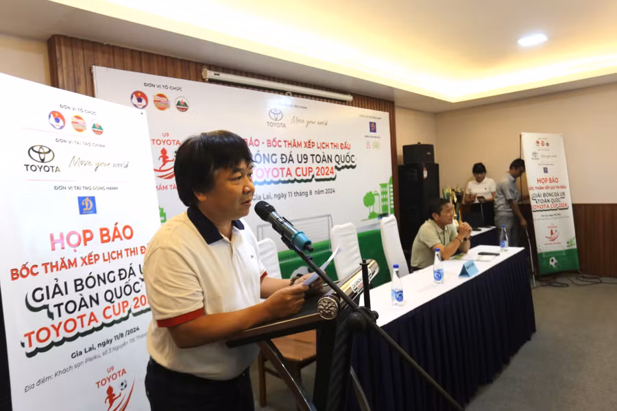 Phó Tổng Biên tập Báo Thiếu niên Tiền phong và Nhi đồng phát biểu tại buổi họp báo. Ảnh: Văn Ngọc