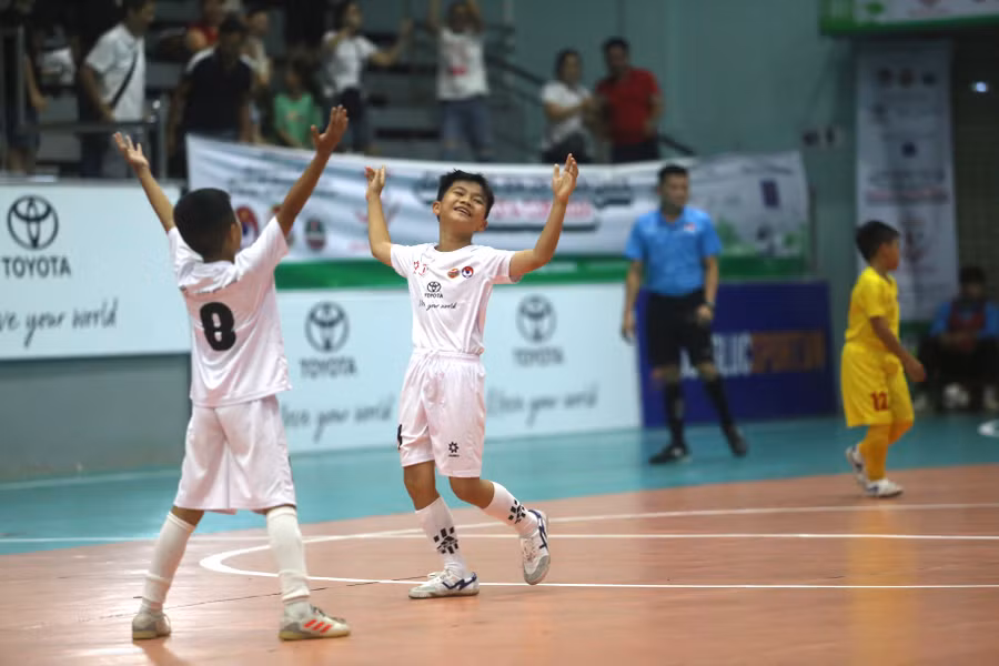 U9 Tuyên Quang đã có khởi đầu như mơ trước đội chủ nhà. Ảnh: Văn Ngọc