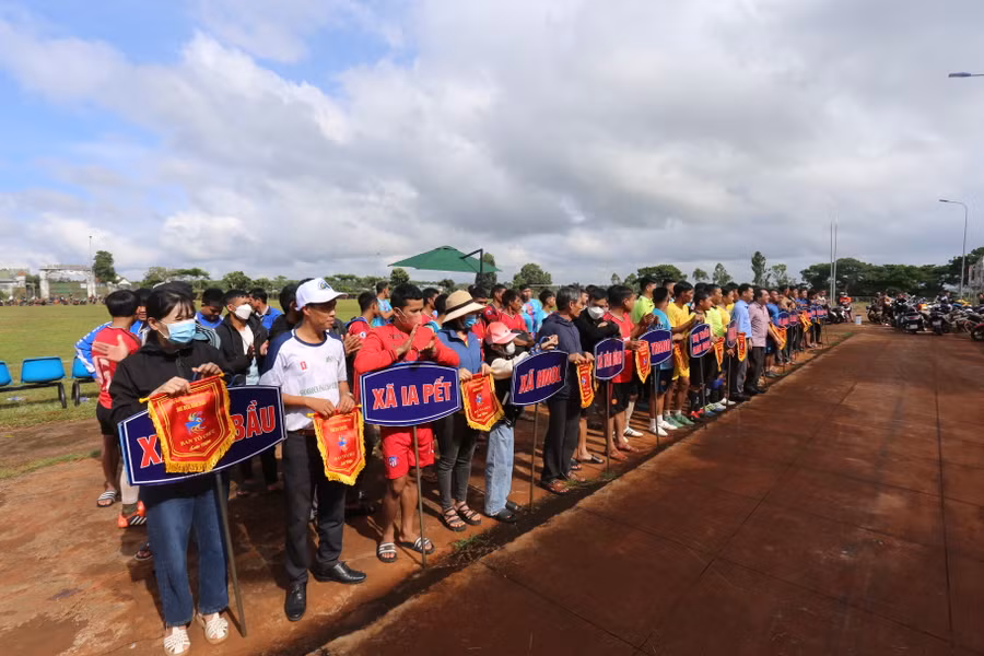 17 đội bóng sẽ tranh tài tại giải đấu năm nay. Ảnh: Văn Ngọc