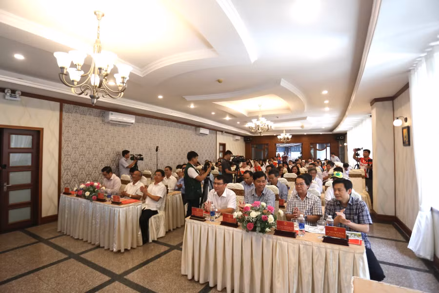Đông đảo đại biểu tham gia buổi lễ công bố giải chạy. Ảnh: Văn Ngọc