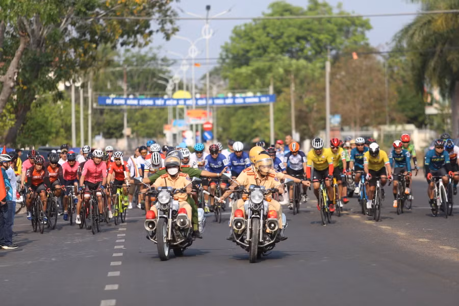 Giải đấu đã quy tụ gần 100 cua rơ ở khu vực Miền Trung-Tây Nguyên tranh tài. Ảnh: Văn Ngọc