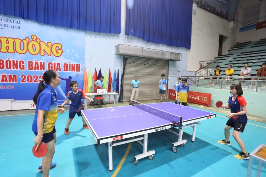 Giải đấu là dịp để gắn kết các gia đình. Ảnh: Văn Ngọc