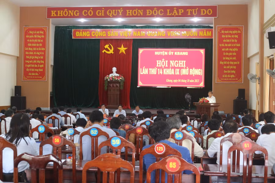 Quang cảnh hội nghị Ban Chấp hành Đảng bộ huyện Kbang. Ảnh: Hà Duyệt
