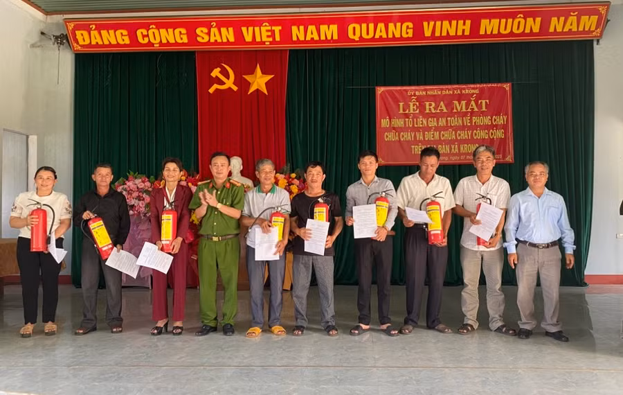 Huyện Kbang ra mắt Điểm chữa cháy công cộng tại xã Đak Rong. Ảnh: Gia Hân
