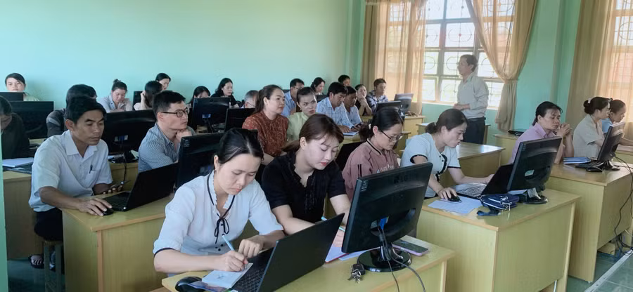 Các học viên tham gia tập huấn. Ảnh: Hồng Hạnh