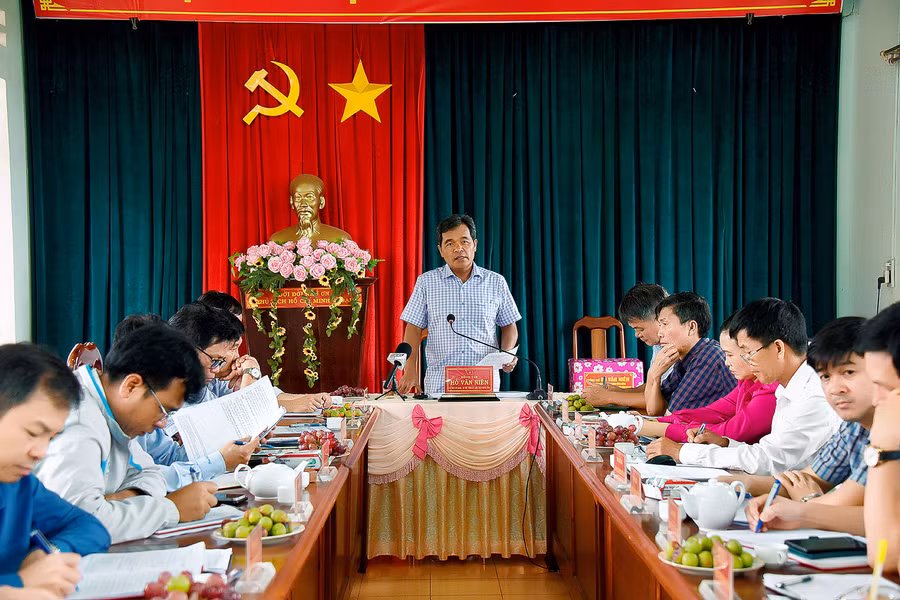 Bí thư Tỉnh ủy Hồ Văn Niên phát biểu tại buổi làm việc với hệ thống chính trị xã Ia Me. Ảnh: Đức Thụy