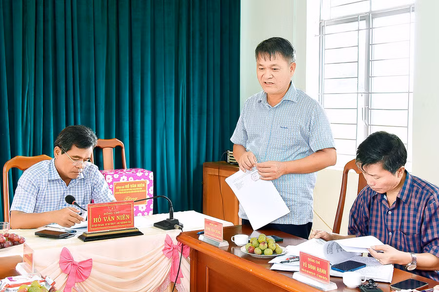 Bí thư Huyện ủy Chư Prông Đinh Văn Dũng nêu ý kiến tại buổi làm việc. Ảnh: Đức Thụy