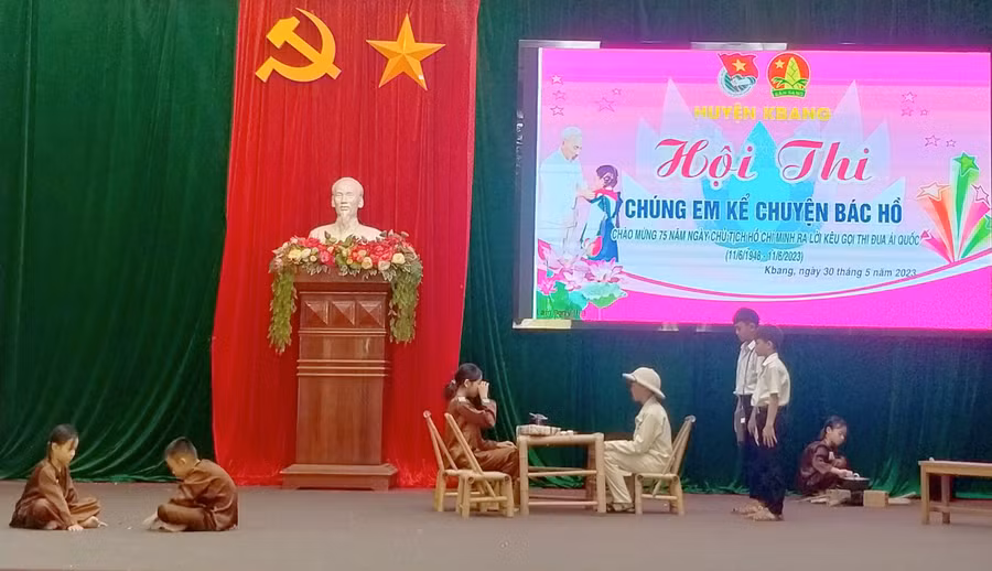 Mỗi tác phẩm dự thi được các em sân khấu hóa thêm sinh động, hấp dẫn. Ảnh: Hồng Hạnh