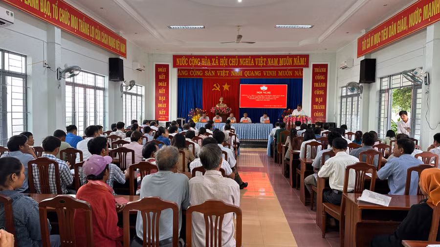 Quang cảnh buổi tiếp xúc cử tri huyện Krông Pa. Ảnh: Quang Ngọc