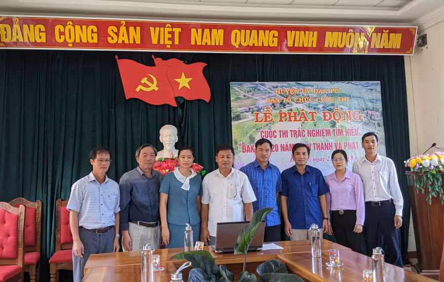 Huyện ủy Đak Pơ (tỉnh Gia Lai) đã chính thức phát động Cuộc thi tìm hiểu “Đak Pơ 20 năm hình thành và phát triển”. Ảnh: Nguyễn Hiền Huyện ủy Đak Pơ (tỉnh Gia Lai) đã chính thức phát động Cuộc thi tìm hiểu “Đak Pơ 20 năm hình thành và phát triển”. Ảnh: Nguyễn Hiền