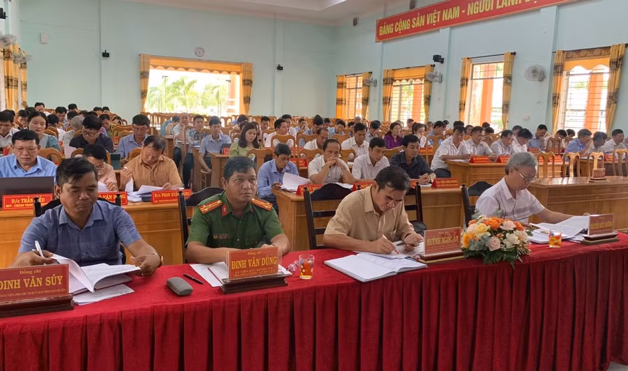 Quang cảnh hội nghị Ban Chấp hành Đảng bộ huyện Kông Chro. Ảnh: Thúy Ngọ Quang cảnh hội nghị Ban Chấp hành Đảng bộ huyện Kông Chro. Ảnh: Thúy Ngọ