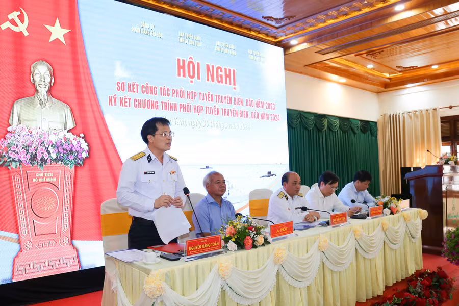 Đại tá Nguyễn Năng Toàn-Chủ tịch Tổng Công ty Tân Cảng Sài Gòn phát biểu tại hội nghị. Ảnh: Công Hoan