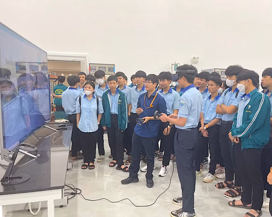 Học sinh Trường THPT Chi Lăng (TP. Pleiku) trải nghiệm thực tế ngành nghề tại Trường Đại học Việt Đức (tỉnh Bình Dương). Ảnh đơn vị cung cấp Học sinh Trường THPT Chi Lăng (TP. Pleiku) trải nghiệm thực tế ngành nghề tại Trường Đại học Việt Đức (tỉnh Bình Dương). Ảnh đơn vị cung cấp