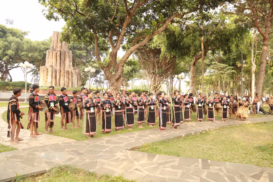 Ngày hội là dịp để các cộng đồng người dân tộc thiểu số của các tỉnh Tây Nguyên gặp gỡ, giao lưu, học hỏi. Ảnh: Phương Vi